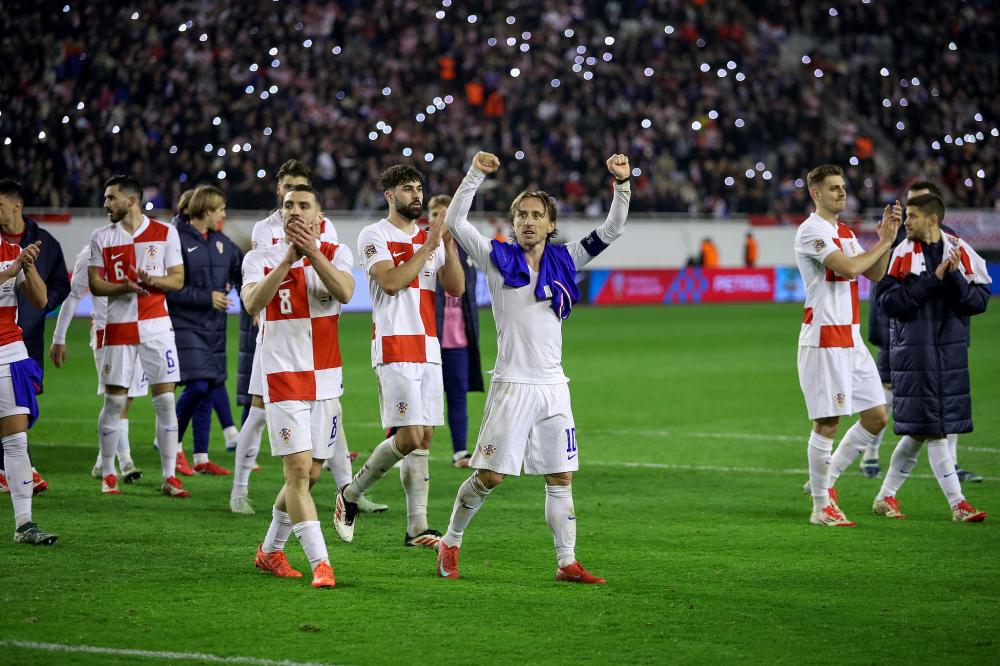 喀麦隆主帅：埃永有潜力为巴萨效力，他和埃托奥的类型不同